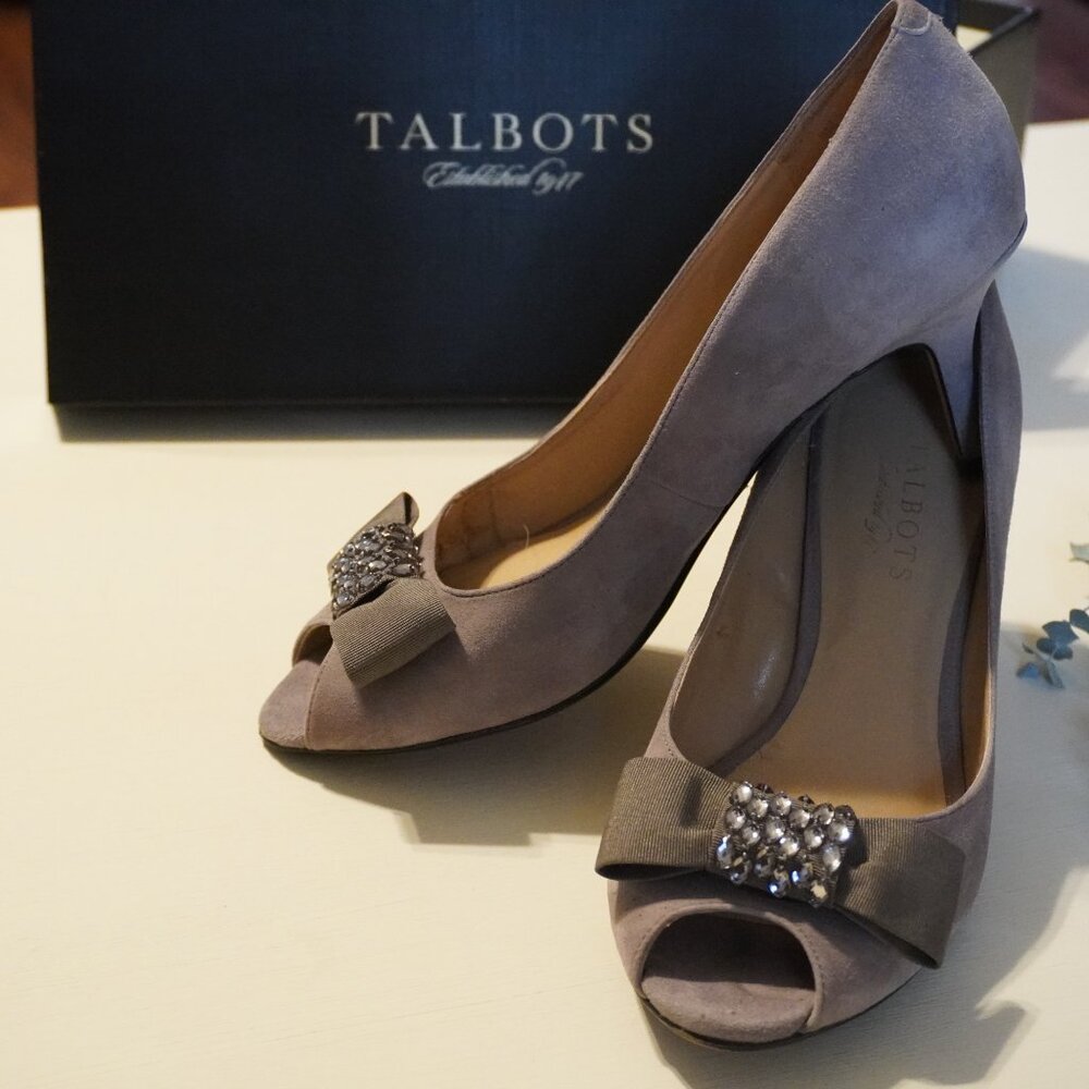 Talbots Suede Heels with Bow detail on toe - Size 8 - Picture 6 of 9